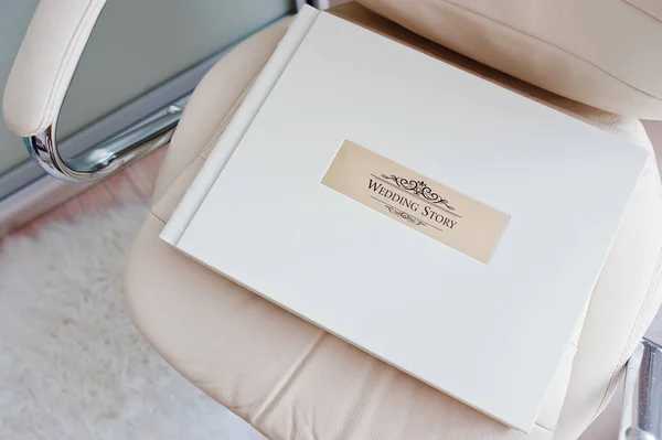 White classic photo album or photobook with golden frame with si — Stock Photo, Image