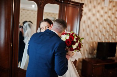 Onların düğün günü damat ve gelinin ilk toplantının dakika.