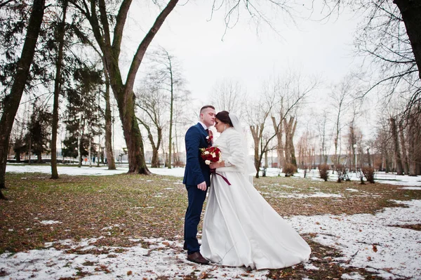 Lovely young wedding couple in love at winter frost day. — Stock Photo, Image