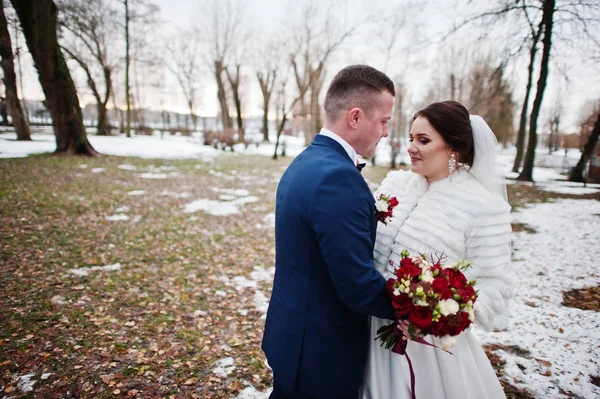 Lovely young wedding couple in love at winter frost day. — Stock Photo, Image