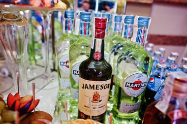 Hai, Ukrayna - 5 Ocak 2017: Recepti bar farklı şişe