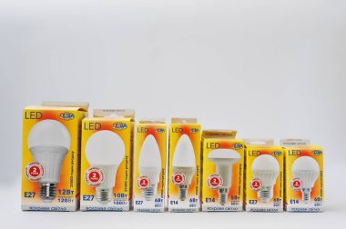 Hai, Ukrayna - 5 Ocak 2017: Farklı Led lambalar kutuları ISO Tarih