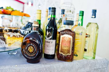 Hai, Ukrayna - 5 Ocak 2017: Recepti bar farklı şişe