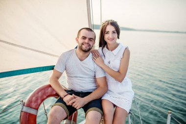 Genç güzel yat, aşık çift tatilde evlendi..