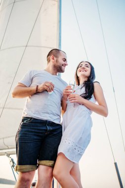 Genç güzel yat, aşık çift tatilde evlendi..