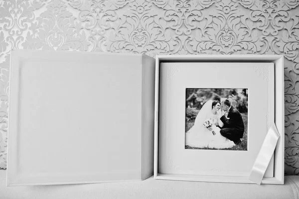 Luksusowy biały klasyczne skórzane ślub książki. — Zdjęcie stockowe