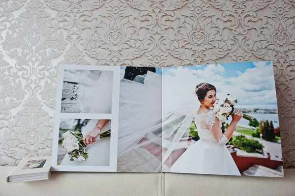 Zwei Seiten Hochzeitsalbum oder Hochzeitsbuch. — Stockfoto