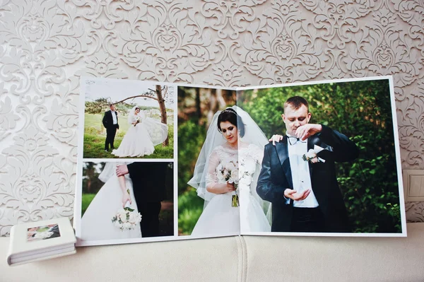 Dual pages of wedding album or wedding book. — Stock Photo, Image