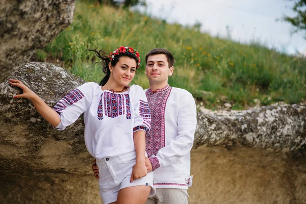 Couple wearing on dress with a pattern at beautiful landscape, o — Stock Photo, Image