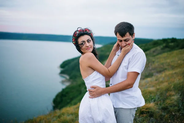 Loved couple in love at amazing landscape against cliff rocks. — Stock Photo, Image