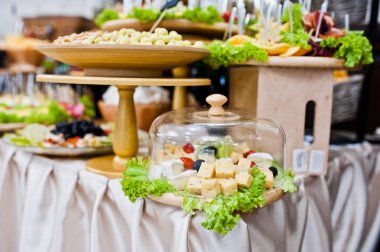 Özcanın peynir, et ve düğün salata.