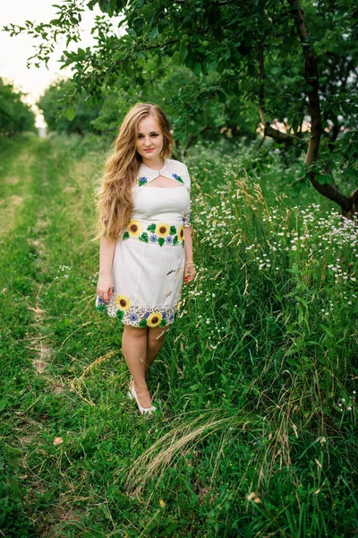 Young girl at ukrainian national dress posed at spring garden. — Stock Photo, Image