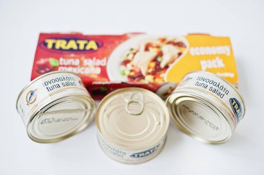 Atina, Yunanistan - 22 Şubat 2017: Ton balıklı salata Meksika ile kutular.