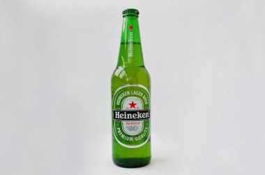 Düsseldorf, Almanya - 18 Şubat 2017: Şişe Heineken bira