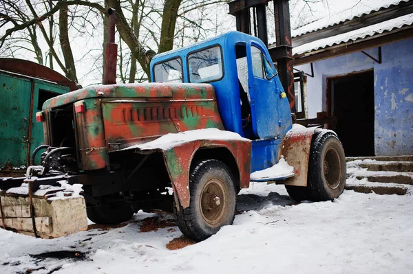 Rusty old soviet tractor covered by snow. — Stock Photo, Image