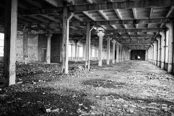 Grande salle industrielle de l'usine abadonnée . — Photo