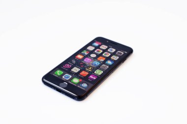 Hai, Ukrayna - 28 Şubat 2017: Apple Iphone 7 ekranda zekâ