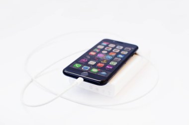 Hai, Ukrayna - 28 Şubat 2017: Apple Iphone 7 X kullanılıyorsa