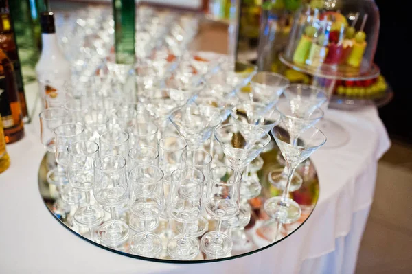 結婚式のマティーニ ドリンクのグラス — ストック写真
