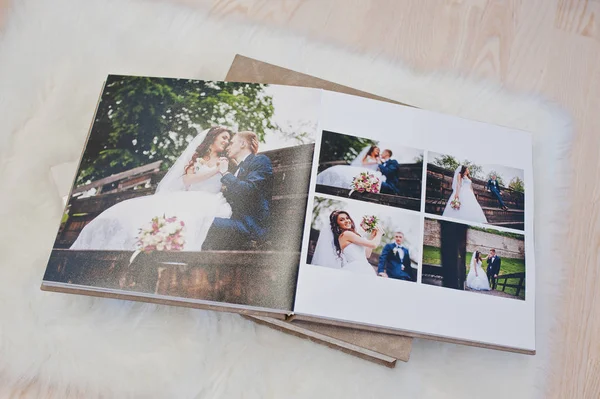 Pages of wedding photobook or wedding album at carpet on wooden — Stock Photo, Image