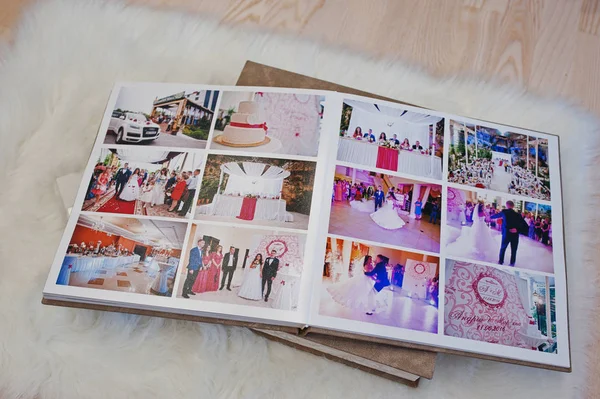 Pages of wedding photobook or wedding album at carpet on wooden — Stock Photo, Image