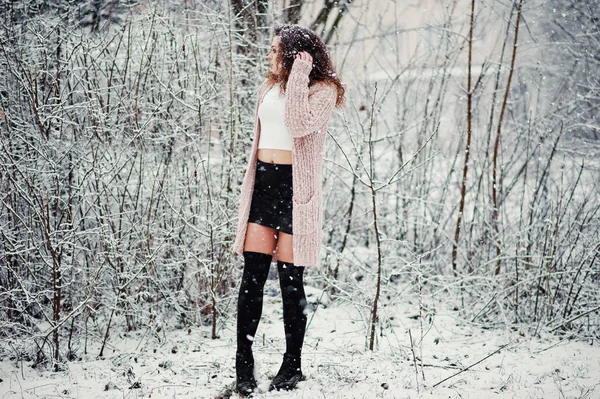 Curly brunette girl background falling snow, wear on warm knitte — Stock Photo, Image