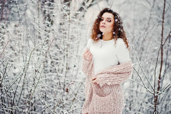 Curly brunette girl background falling snow, wear on warm knitte — Stock Photo, Image