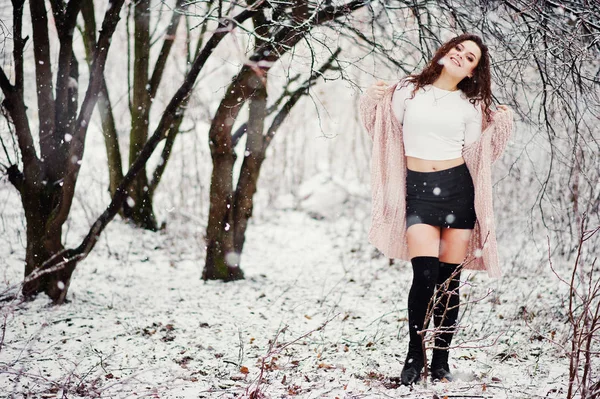 Curly brunette girl background falling snow, wear on warm knitte — Stock Photo, Image