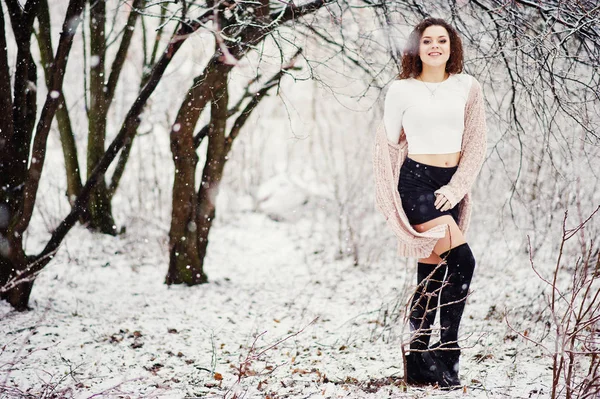 Curly brunette girl background falling snow, wear on warm knitte — Stock Photo, Image