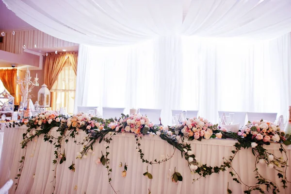 Elegant wedding arch of table newlyweds with many flowers. — Stock Photo, Image