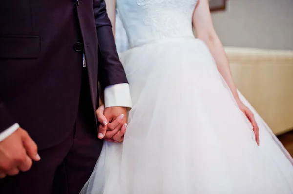 Hand in hand of groom and bride at church ceremony. — Stock Photo, Image