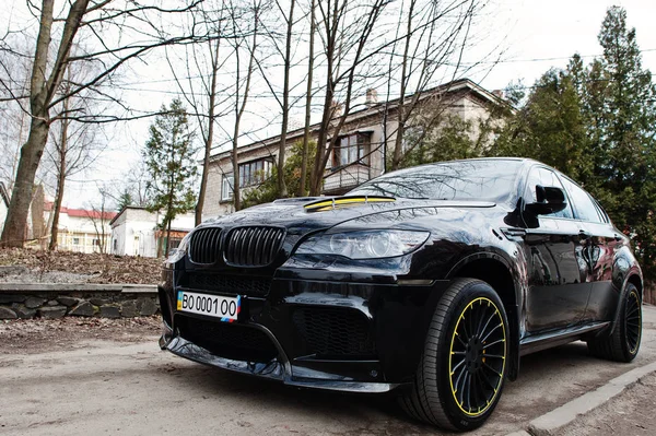 Kiev, Ucraina - 22 marzo 2017: BMW X6 M nera al st — Foto Stock