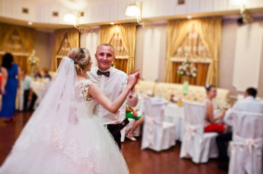 Çift dans pistinde Restoran, düğün.