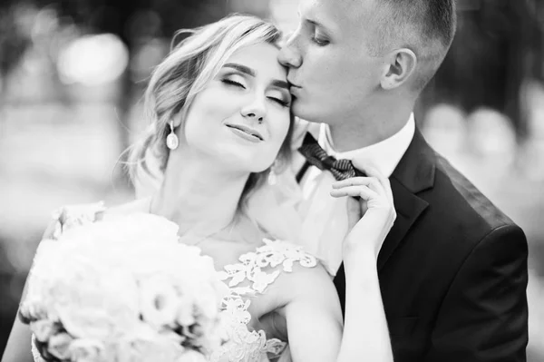 Close up retrato de casal casamento amoroso no amor . — Fotografia de Stock