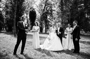 Nedime ve en iyi ile şık düğün çift e ile mans