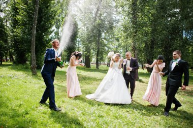 Nedime ve en iyi ile şık düğün çift e ile mans