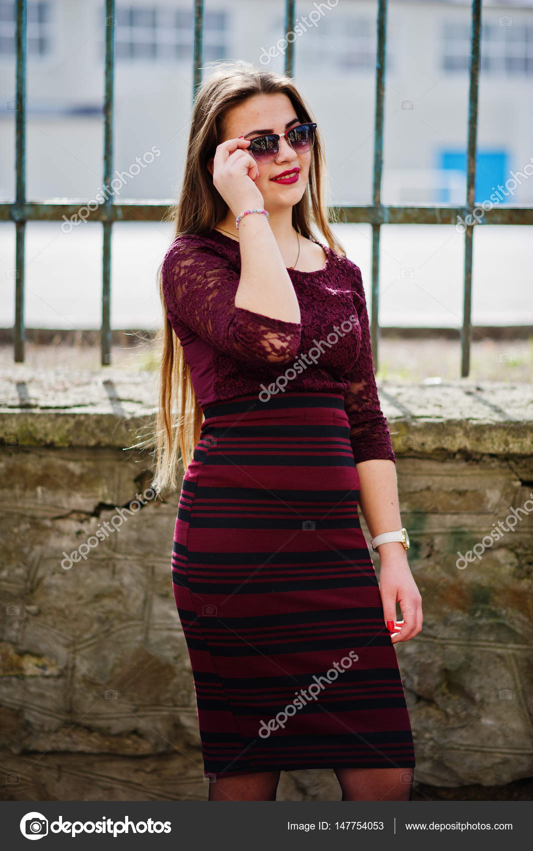 HOW TO FIX A CURVED DICK Full figured mature women pics