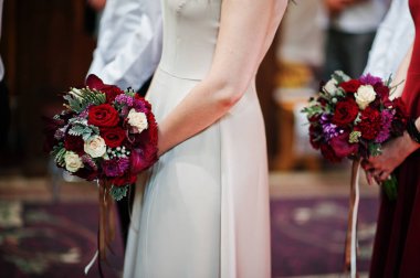 Kilise töreni Düğün Buketler elinde nedime, adlı