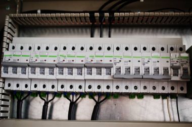 Elektrik pano, elektrik metre ve devre kesiciler. Elektrik 