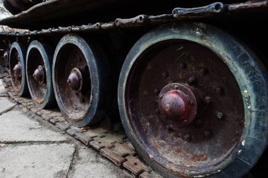 Detay eski vintage tank parça ve tekerlekler ile vurdu.