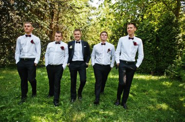 Dört en iyi ile moda damat Papyonlar açık mans. 