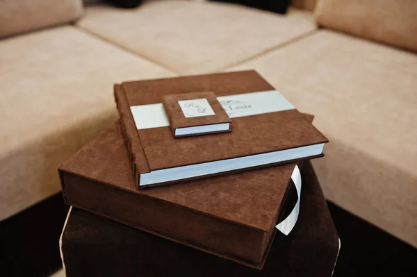 Brown textile wedding book with flash box. — Stock Photo, Image