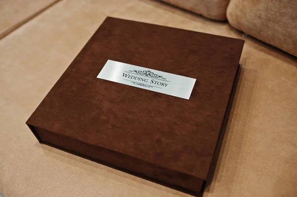 Brown textile wedding book with flash box. — Stock Photo, Image