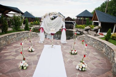 Dekor düğün arch töreni açık.