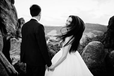 Kayalar karşı güzel düğün birkaç fortess Tustan Carpath