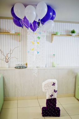 1 yıl kutlu olsun balonlarla sayı.