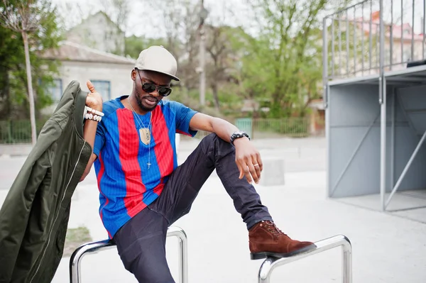 Şık Afro-Amerikan çocuk giyim kap, futbol, t-shirt ve s