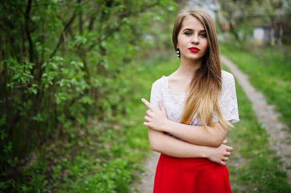 Portrait of beautiful girl with red lips at spring blossom garde — Stock Photo, Image