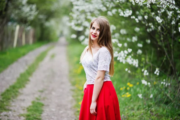 Portrait of beautiful girl with red lips and braces at spring bl — Stock Photo, Image
