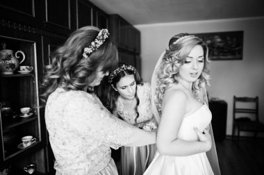 Nedime ve hazırlama, gelin düğün sabahı Oda.